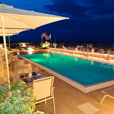 You & Me Beach Hotel Rimini Luaran gambar